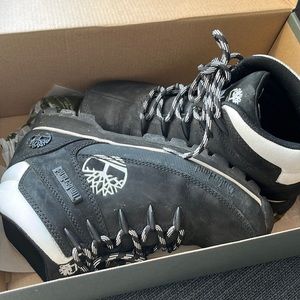*SOLD* Size 7 black Timberlands, women’s